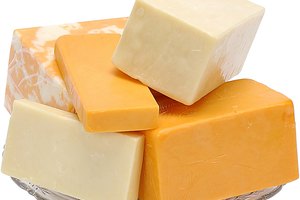 Aunque es muy sabroso, el queso tiene una alta cantidad de calorías.