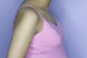 Algunas mujeres sienten más presión en la pelvis cuando el bebé cae.