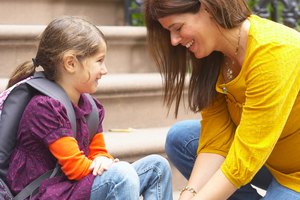Averigua por qué tu hijo se niega a ir a la escuela y aborda el problema directamente.