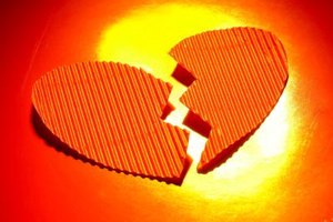 Hemera Technologies/Photos.com/Getty Images According to the Center for Long-Distance Relationships, 7 million people in the U.S. consider themselves to be in long-distance relationships.