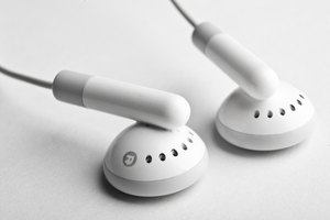 El iPod Shuffle de tercera generación funciona mejor con los auriculares Apple con un control remoto integrado.
