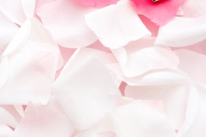 Las adolescentes pueden hacer pendientes de corazones de falsa plata con masa de sal.