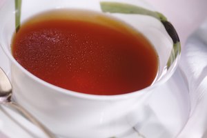 El caldo de pollo o de ternera es una fuente adecuada de proteínas para individuos con dieta de líquidos.