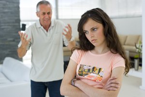 Habla con tu hijo acerca de romper las reglas y la forma de evitarlo en el futuro.