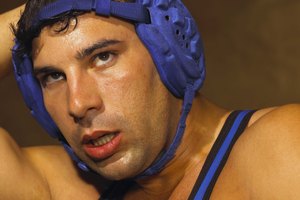Para realizar un spladle, colocas uno de los brazos de tú oponente en tus piernas y el otro con tus brazos.