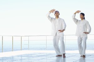 Algunos de las mejores DVD de Qigong combinan una instrucción detallada, alteraciones y lecciones fáciles de seguir.