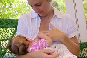 La leche materna contiene muchos nutrientes buenos para tu pequeño.