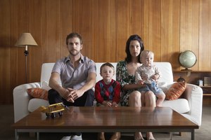 Revisa tu propia actitud antes de echarle la culpa a tu hijo, sugieren expertos en desarrollo infantil en el sitio web Kids Health.