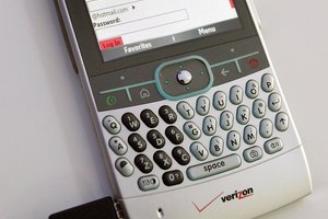 Si compraste un teléfono Motorola usado, averigua el número del modelo.