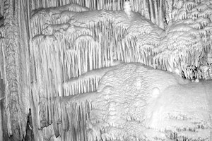 Descubre una gran variedad de formaciones de piedra caliza, mientras te sumerges en una ventura de espeleología en las Carlsbad Caverns.