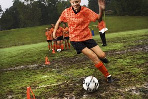 Los jugadores de fútbol rara vez corren en línea recta.