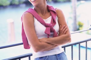 Las piernas largas lucen esbeltas y equilibradas en unos shorts de largo medio.