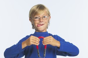 Deja que tu hijo descubra las fascinantes propiedades de los imanes.