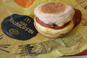 Conoce la información nutricional del McMuffin de huevo de la firma McDonald's.