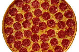 Las opciones de comida incluyen tacos, pizza, carne asada en la parrilla, emparedados y menudo los domingos.