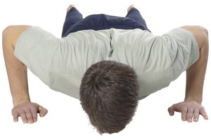 La evaluación de la flexión requiere rendimiento de la parte superior del cuerpo.