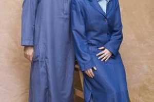 Thinkstock Images/Comstock/Getty Images Parents have the responsibility to apply appropriate discipline according to the teachings of Islam.