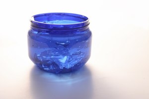 Combina gelatina con agua.