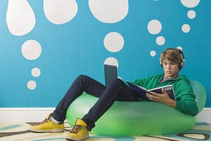 El proceso para eliminar a un amigo en Facebook es sencillo y solo toma un minuto para completar.