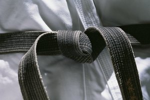 Entre las 21 katas avanzadas de Shotokan, algunas de las más difíciles incluyen las katas unsu, goju shiho sho y kanku sho.