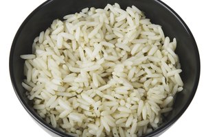 El arroz vaporizado de Uncle Ben's toma menos tiempo en cocinarse que otras variedades.