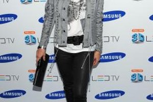 Jamie McCarthy/Getty Images Entertainment/Getty Images Singer Fergie pairs her black jeggings with a belt and platform heels to flatter her curves at an event in New York.