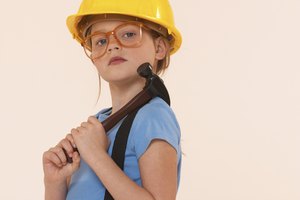 Inicia la carpintería en el niño para futuros proyectos de construcción.