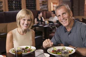 Deja de comer en restaurantes.