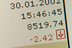 Hay muchas formas de resaltar las celdas con valores negativos en Excel.