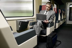 La serie de computadoras portátiles Latitude de Dell viene con Windows 7 instalado, el cual viene con el modo suspensión de ahorro de energía.