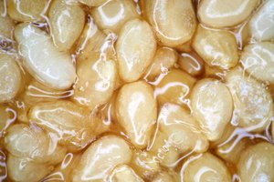 El aceite derivado de las semillas de sésamo se puede usar para ayudar a humectar la piel de debajo de los ojos.