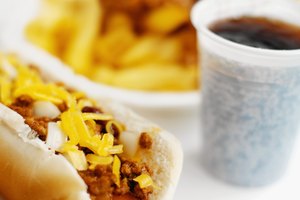 Papas fritas y un chili dog