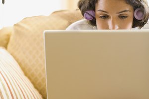 Conecta tu computadora móvil a través de Wi-Fi o Bluetooth.