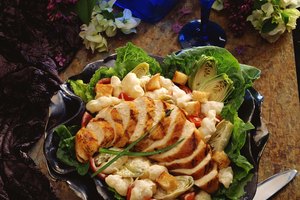 Ensalada con pollo grillado.