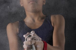 Puedes usar fécula de maíz en lugar de talco o greda para mitigar el sudor de las manos al practicar deportes.