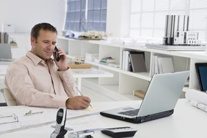 Con un MagicJack, puedes conectar cualquier teléfono común que utilice una línea estándar RJ-11 de la industria a tu computadora, y realizar llamadas telefónicas gratuitas o de costo reducido.