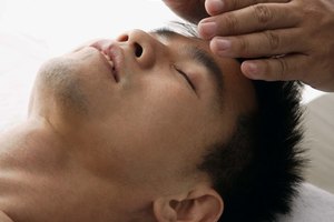 El Reiki te puede ayudar a relajarte y recuperar la fuerza emocional.
