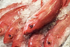 Come pargo rojo con moderación; proporciona nutrientes, pero también es alto en mercurio.