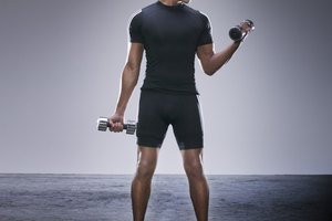 Las mancuernas ajustables ayudan a ahorrar espacio en tu gimnasio en casa.