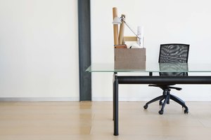 Las personas faltan al trabajo frecuentemente por dolor de espalda.