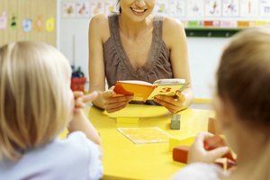 La cuestión de los niños que son enviados a los padres de los centros de cuidado de niños varía dependiendo del tipo de custodia.