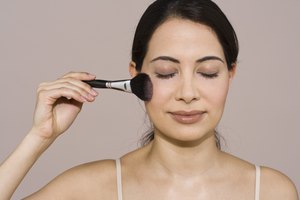Usa cosméticos de buena calidad.