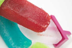 Puedes preparar paletas sin azúcar en tu casa.