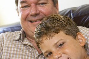 Dado que los niños tienen diferentes alturas y pesos durante la infancia, el IMC se traza en una tabla de crecimiento para determinar cuando el niño cae en relación con niños de la misma edad.