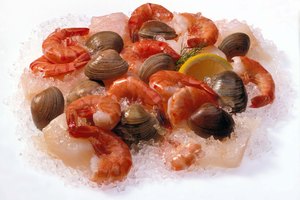 Muchos tipos de mariscos, como las escalopas (scallops), son bajos en calorías y ricos en proteínas.