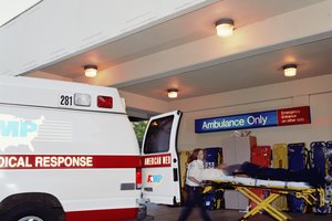 El NIH recomienda una llamada inmediata al 9-1-1 para pedir ayuda paramédica.