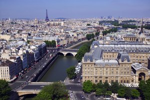 Las multitudes en París son menores en noviembre.