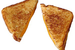 Los sándwiches de queso a la plancha pueden ser más elevados en calorías si utilizas demasiado queso o mantequilla.