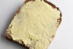 Los productos lácteos altos en grasa como leche, yogur, mantequilla, crema agria y queso están llenos de calcio y proteínas.