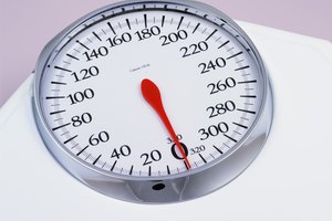 Un metabolismo más lento y la pérdida de la testosterona en la mediana edad pueden hacer que te sientas cansado todo el tiempo, lo que hace que sea difícil trabajar con cualquier tipo de regularidad.